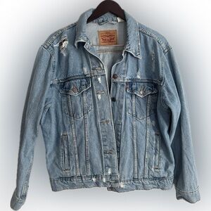 Light Wash Distressed Levi’s Jean Jacket Size Large
